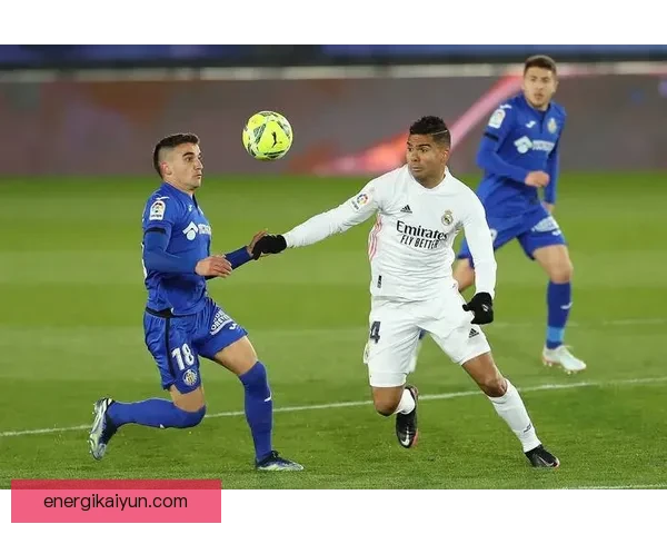 西甲联赛中，皇马保持不败金身，状态回暖引发关注